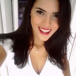 As vezes convivemos com lobos em pele de cordeiro. Sempre existirá gente para cuidar das nossas vidas, pois a felicidade incomoda muita gente!