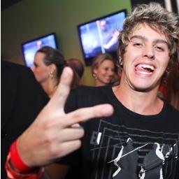 ---▶ @thomasrestart E mesmo que seja difícil, eu vou sempre lutar por você . :3 Te Amo ídolo (L '
Recomeço : 01/09/2012 . ზ '