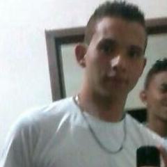 A akeles q fazem de tudu pra ti ver feliz e a akeles q so te fazem sofrer!!! E ai qual vc vai ser ?