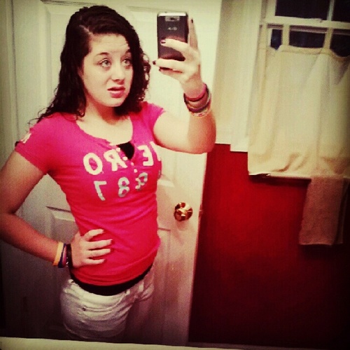 i play volleyball for Nrv#18. i sing i model. Taken: My Fans!(;