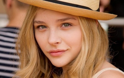 Chloë Grace Moretz!! Official Twitter! Moretz Played Mindy Macready / Hit Girl in Kick-Ass.