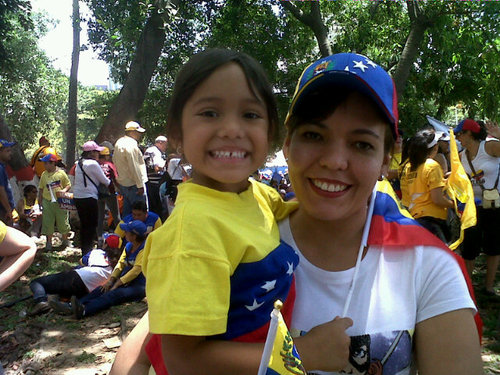 Venezolana, Bioanalista, Demócrata