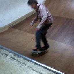 gosto muito de andar de skate, praticar muay thay e claro gosto de garotas maduras