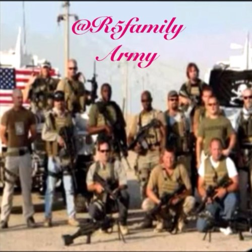 hey im Jessica i fight for #R5Family and im part of #R5FamilyArmy so yea Follow my army @WeHateR5Haters ^.^