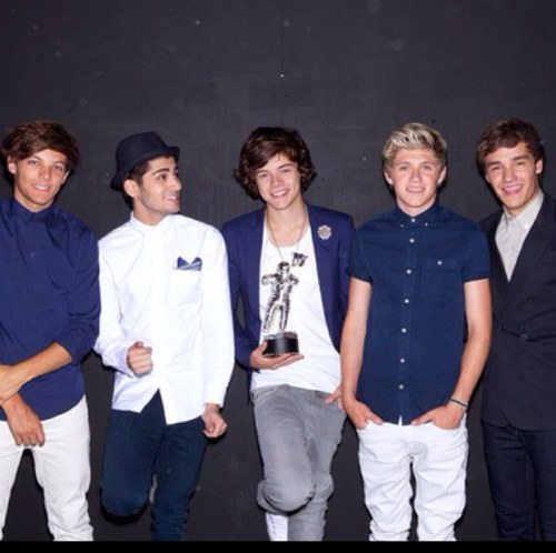 One Direction fan. Harry, Louis, Liam, Niall and Zayn ♥