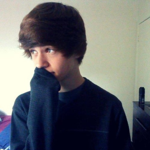 Noah here! 16 years old! Anyways follow my amazing sister lauren! @laurenlovesyoo1 and my best friend @Davidgotswag55