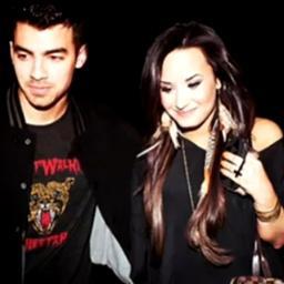 É um amor puro e verdadeiro o que eu sinto,não é só uma moda,ele é infinito!Pois eu tenho Orgulho de ser Fãs de vcs meus Divos JB e Minha Diva mais Linda Demi♥