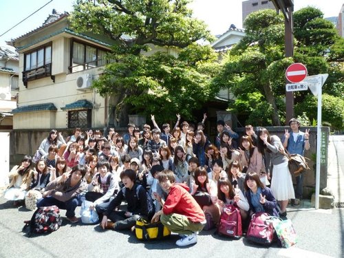 nknsst's profile picture. 大学2年生。経済学部。インカレバドミントンサークル。勉強は就職のためではなく自分のために。