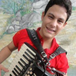 #Paraibano de Campina Grande,- Evangélico - Sanfoneiro e Filho de um Poeta!
Apaixonado por Jesus! - Sigam-me os bons.!