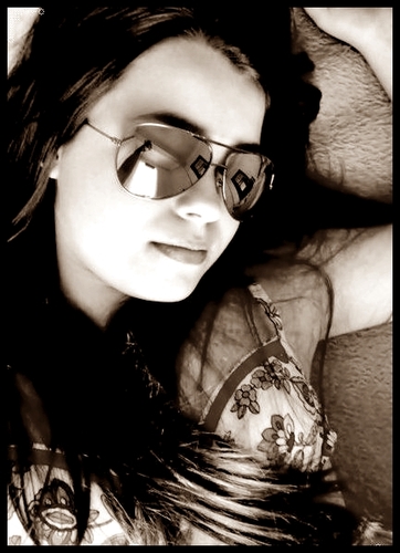 Quero dar e receber prazer intensamente. Adoro sexo! Seja com ele ou com ela, o importante é gozar. Vem gozar comigo vem? #TeamFolowBack