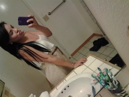 Right hand Doll @ThugisshDoll /Thaa Nicesst Person You'll Ever Meet ! ♥ :D #TeamFollowBacck . ♥ . born&raised in the 760