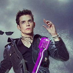 shanersimms's profile picture. Lead singer of @thehollowempire