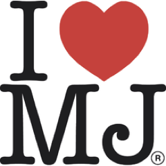 I'm an admin on the hot MJ forum http://t.co/Ak7QL8deUg! I also host the Michael Jackson Podcast by PositivelyMichael. Follow @posmike for the latest MJ news!