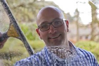 Edward Bevers, ondernemer in hart en nieren. Denkt graag mee hoe we u kunnen ont-zorgen!