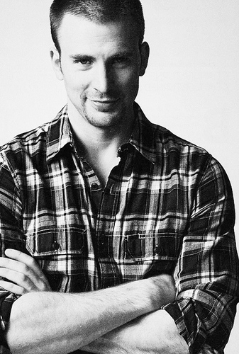 The star-spangle man with a plan. An agent in SHIELD. My weakness, @evelynsairi. [RP.Canon.#ooc.Multiverse]