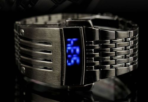 Hi im here to help with all your watchy needs. just tweet me and ill do what i can for you.

Im also on Facebook at RJ's Watches just look for the page.