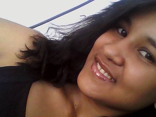 Amo Cantar,Estudar,Sair com Amigos..