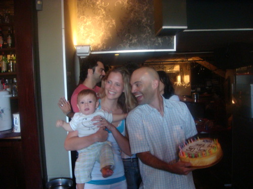 tomernduvdevan's profile picture. נשוי ליעלי המהממת, אבא של אור ורוני המתוקים. בעלים של חברת דובדבן ובנוסף הבעלים של וילה דובדבן ושותף בדובדבן יחסי ציבור. גר בשרון. מאחל לכולם בריאות ואהבה (-: