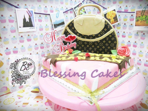 Follow @BlessingCakes ! Beli cake online, bisa design sendiri: 3D cakes, birthday cupcakes, dll. HP: 0813-17-1234-77 (Angel) or email: angel.sthefanie@gmail.com