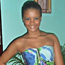 Nem rainha, nem plebéia, Nem Deusa, nem mortal, Nem bonita, nem feia, Nem gênio, nem burra... Apenas com a nobreza de uma rainha, a humildade de uma plebéia, a