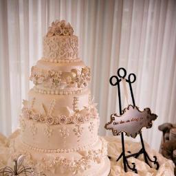 provides it's customers with elegant wedding cakes, birthday cakes, fresh , cupcakes and all occasion cakes with buttercream and fondant icing.
