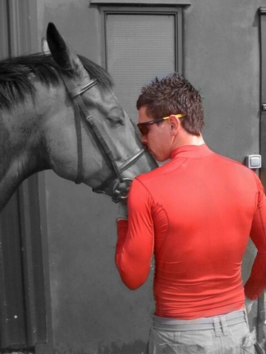 Registered Veterinary Nurse, with a BSc (hons) Equine science.