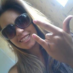Legal, Risonha, Amiga, Muito Sentimental
Adoro ouvir todos os tipos de música
Adoro passear ,, brincar ,rir, conversar, etc.
  
Amo Muito Minha Família