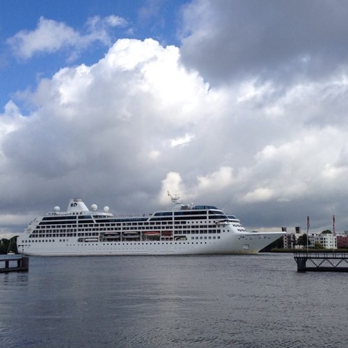 twitting_world's profile picture. Comedian,photographer,hopefull,wish to be a doctor,like action,FAMOUS®