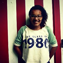 hi i'm léa • 14 jear • dancer • directioner • spreak french :) @tamronhall follow me :)