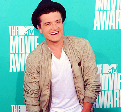 When I walk out the bakery this is what I see Katniss Everdeen is staring at me. I got a loaf in my hand and I ain't afraid to throw it..IM PEETA AND YOU NO IT.