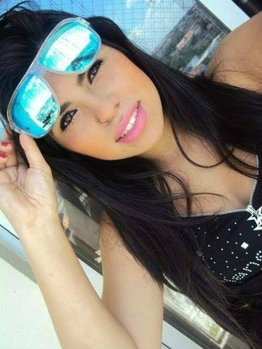 * praazer DUDA , 16 aninhos nova ? siim    rs '  morena , olhos azul , curto funk e etc .. minha quebrada PIRITUBA . m.a @_suadanni  , do #_beê Luiz Felip. ♥