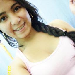 Um sorriso, um abraço apertado, uma música, estar com quem eu gosto, rir até a barriga doer... são coisas simples mas me fazem muito Feliz *-*