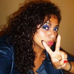 sou amiga e extrovertida... mais posso ser inimiga e muito chata...  se quer me conhecer um poquinho  seguee eu aê...