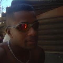 o que eu deveria dizer sobre mim ? não vou fazer propaganda enganosa, e também não vou induzir opiniões... portanto, tire suas própias conclusões... segue?!