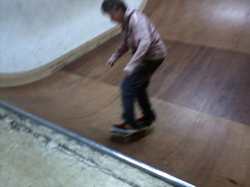 goto de andar de skate praticar muay thay e gosto de garotas maduras e inteligentes