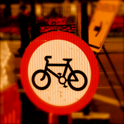 Curieux, sceptique, cynique a souhait... Urbain, Local, Politisé, allergique au sophisme... Cycliste de rue devant l'éternel...