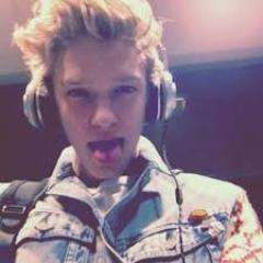 Brazilian, Proud of @CodySimpson ❤  |  @jakethrupp followed on 23/04/13