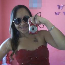 Taurina, ciumenta, preguiçosa, ansiosa, determinada. Apaixonada por música, moda, cinema, literatura. !
