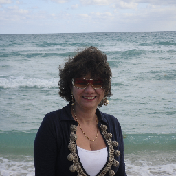 claudiacaro12's profile picture. 