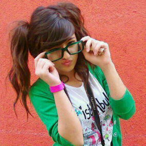- ﺃﻧﺎ ﻓﺘﺎﺓ ﺁﺗﻤﻴﺰ ﺏ ﺁﻟﻌﻨﺎﺩ ﺍﻟﺸﺪﻳﺪ ﻣﻊ ﺧﻠﻴﻂ ﻣﻥ ﺍﻟﺒﺮﺍﺀﻩ ﺁﺟﻴﺪ ﺇﺣﺴﺎﻥ ﺍﻟﻈﻦ ﻛﺜﻴﺮﺁ ﺇﺗﻘﻦ ﺍﻟﻔﻠﺴﻔﮧ ﺃﻟﺰﺁﻳﺪﺓ ﻭﺃﺣﺐ ﺍﻟﻀﺤﻚ ﺟﺪﺁ ﻑ/ ﻫﻨﻴﺌﺂ ﻟﻤﻦ ﻳﻌﺸﻘﻨﻲ ♥ --