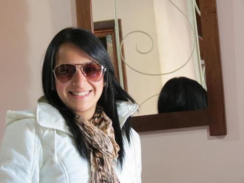 oliveiralarii_'s profile picture. a existência promove um espetáculo diário fascinante para observadores de segunda classe: nós!