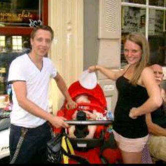 '♥Jeroen.                                             
a boy makes his girl jealous of other woman. a gentleman makes other woman jealous of his girl