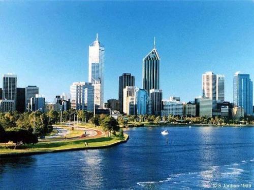 Hi my name is Wade Cockfield. I work in Online Media in Perth WA. This account is for you to becomes friends with and network locally here on Twitter in Perth