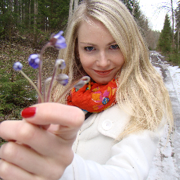 laurux23's profile picture. 