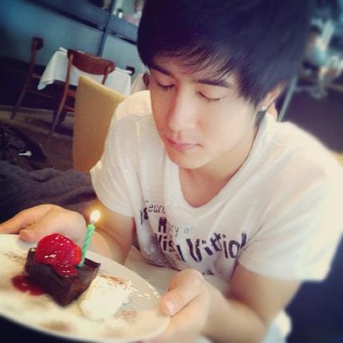 (BD:16/4/85-27y.-177cm.-65kg.) #สุภาพบุรุษบอยแบนด์#ดอกโศก#บ่วงวันวาน#ม้งสงครามวีรบุรุษ am just bot & Real One is ☞ @ak_jabba