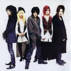 古き良き９０年代のヴィジュアルl系の気になる歌詞をつぶやきます。LUNA SEA/Gilles de rais/MALICE MIZER/Larc-en-ciel/KneuklidRomance/黒夢/Laputa/Zi:kill/etc…botは返信機能ありませんのでリクエスト、ご要望などは@mayumi_kiまで