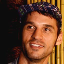 b_lrod's profile picture. 