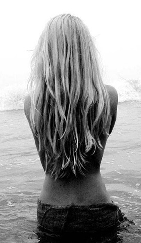 Etudiante, adore la musique, la gymnastique, la danse et le chant... et je follow back