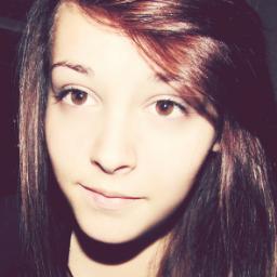 Vanessa, 14 ans, célibataire mais peut-être amoureuse (J.).♥ Directionner.♥