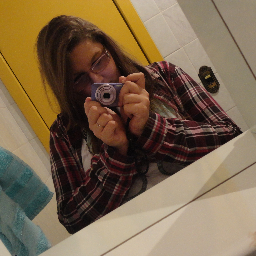 Cada um tem de mim o que mereçe :D Segue eu pessoas Lindaas?:B